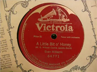 small_victrola 64771.webp